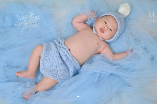 供卵试管代怀生子费用三个月宝宝挠耳朵