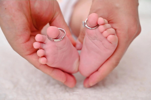 供卵试管代怀生子费用怀孕肚子一边高一边低